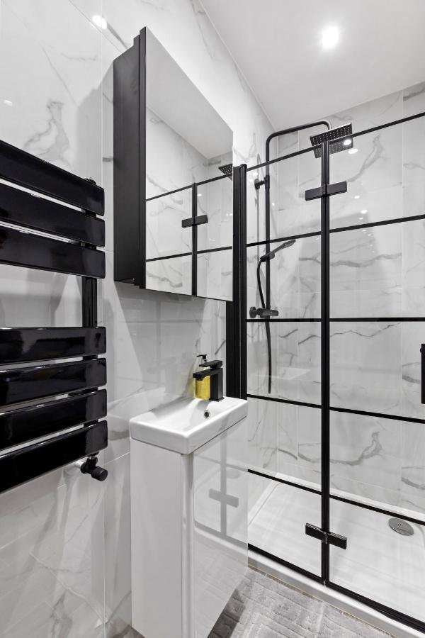 Appartamento Star London Vivian Avenue 2-Bed Retreat With Garden The Hyde Esterno foto