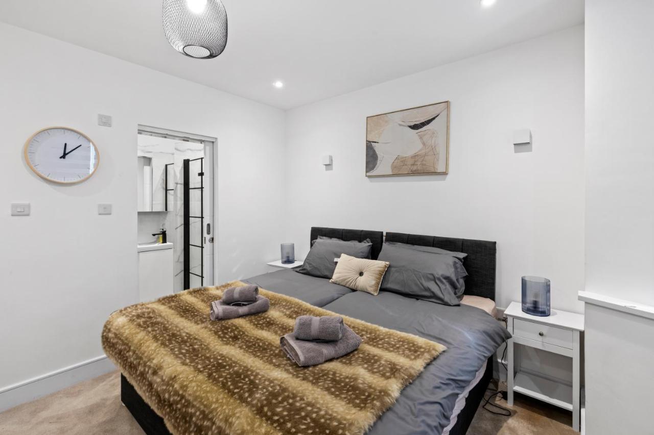 Appartamento Star London Vivian Avenue 2-Bed Retreat With Garden The Hyde Esterno foto